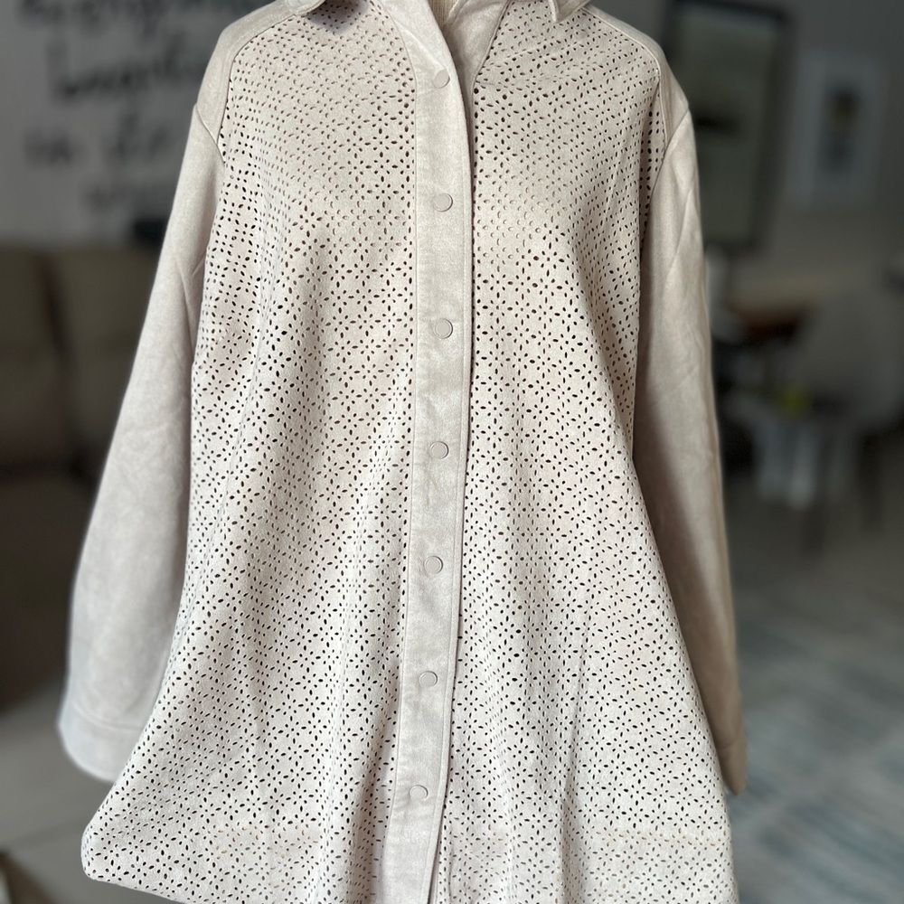 Isaac Mizrahi 1XL Cream Button-Down Women's Shirt Suede Laser Cut